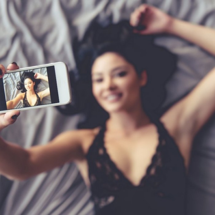 The Ultimate Guide to Selling Sexy Photos and Videos Online